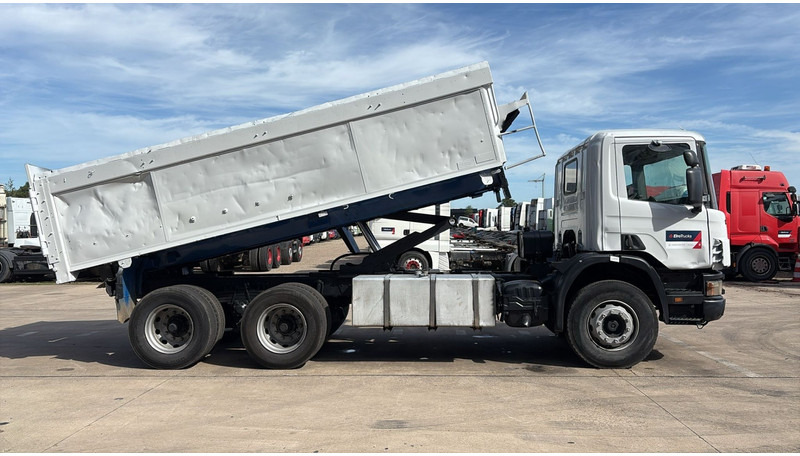 Scania 94 - 260 (BOITE MANUELLE / LAMES / STEEL SUSP. / 6X4 / MANUAL GEARBOX) - قلابات: صور 3 Scania 94 - 260 (BOITE MANUELLE / LAMES / STEEL SUSP. / 6X4 / MANUAL GEARBOX) - قلابات: صور 3