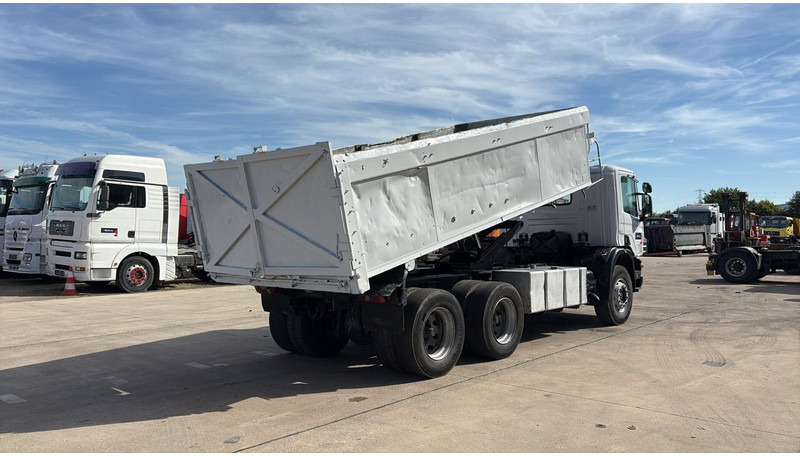 Scania 94 - 260 (BOITE MANUELLE / LAMES / STEEL SUSP. / 6X4 / MANUAL GEARBOX) - قلابات: صور 4 Scania 94 - 260 (BOITE MANUELLE / LAMES / STEEL SUSP. / 6X4 / MANUAL GEARBOX) - قلابات: صور 4