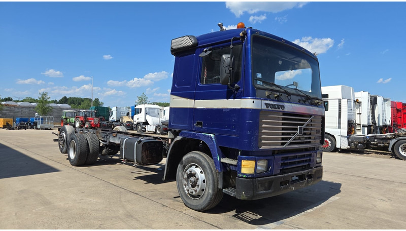 Volvo F 12 - 360 (FULL STEEL SUSPENSION / MANUAL PUMP / SUSP. LAMES / 6X2) - الشاسيه شاحنة: صور 3 Volvo F 12 - 360 (FULL STEEL SUSPENSION / MANUAL PUMP / SUSP. LAMES / 6X2) - الشاسيه شاحنة: صور 3