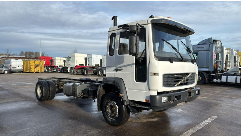 Volvo FL 220 (BELGIAN TRUCK / CAMION BELGE / MANUAL GEARBOX / BOITE MANUELLE) - الشاسيه شاحنة: صور 2 Volvo FL 220 (BELGIAN TRUCK / CAMION BELGE / MANUAL GEARBOX / BOITE MANUELLE) - الشاسيه شاحنة: صور 2