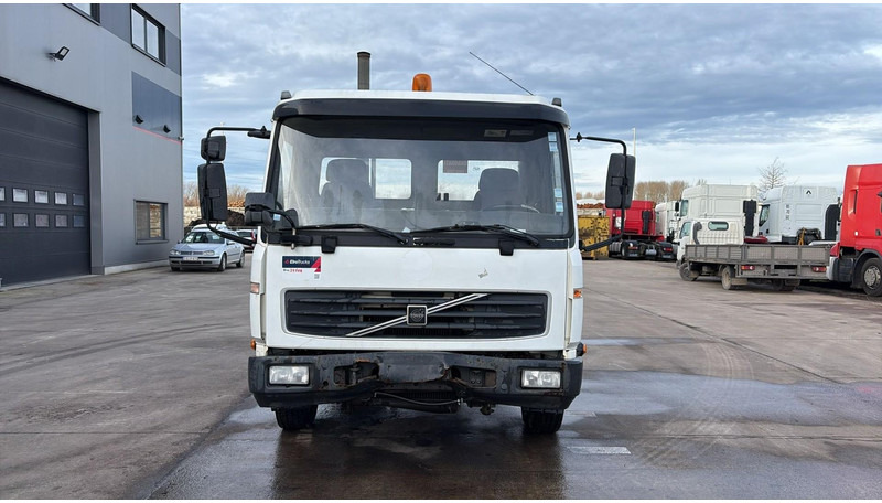 Volvo FL 220 (BELGIAN TRUCK / CAMION BELGE / MANUAL GEARBOX) - الشاسيه شاحنة: صور 2 Volvo FL 220 (BELGIAN TRUCK / CAMION BELGE / MANUAL GEARBOX) - الشاسيه شاحنة: صور 2