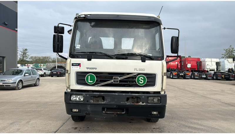 Volvo FL 220 (FULL STEEL SUSP. / 10 BOLTS / 18 TONS / VERY CLEAN CHASSIS !!! / CHASSIS 5.50M LENGHT) - الشاسيه شاحنة: صور 2 Volvo FL 220 (FULL STEEL SUSP. / 10 BOLTS / 18 TONS / VERY CLEAN CHASSIS !!! / CHASSIS 5.50M LENGHT) - الشاسيه شاحنة: صور 2