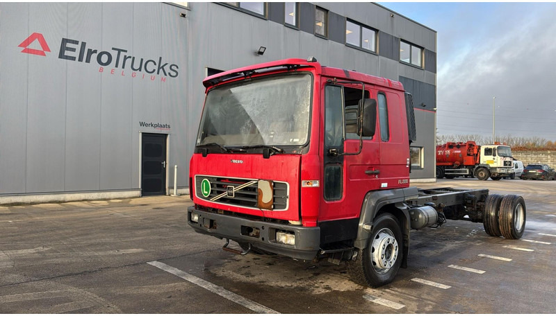 Volvo FL 220 (MANUAL GEARBOX / BOITE MANUELLE) - الشاسيه شاحنة: صور 1 Volvo FL 220 (MANUAL GEARBOX / BOITE MANUELLE) - الشاسيه شاحنة: صور 1