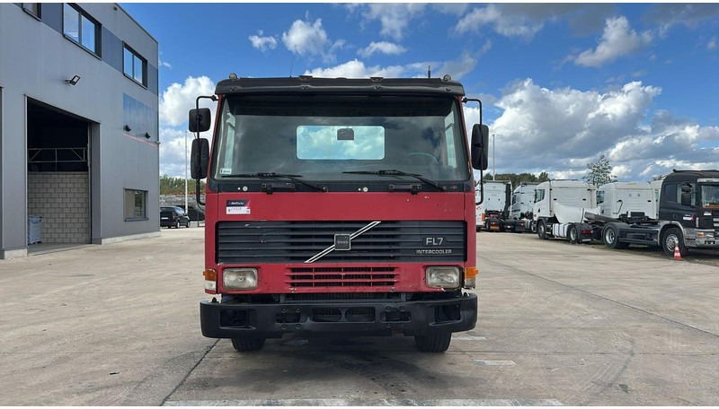 Volvo FL 7 - 260 (6X4 / LAMES / POMPE MANUELLE / MANUAL PUMP / STEEL SUSP.) - الشاسيه شاحنة: صور 4 Volvo FL 7 - 260 (6X4 / LAMES / POMPE MANUELLE / MANUAL PUMP / STEEL SUSP.) - الشاسيه شاحنة: صور 4