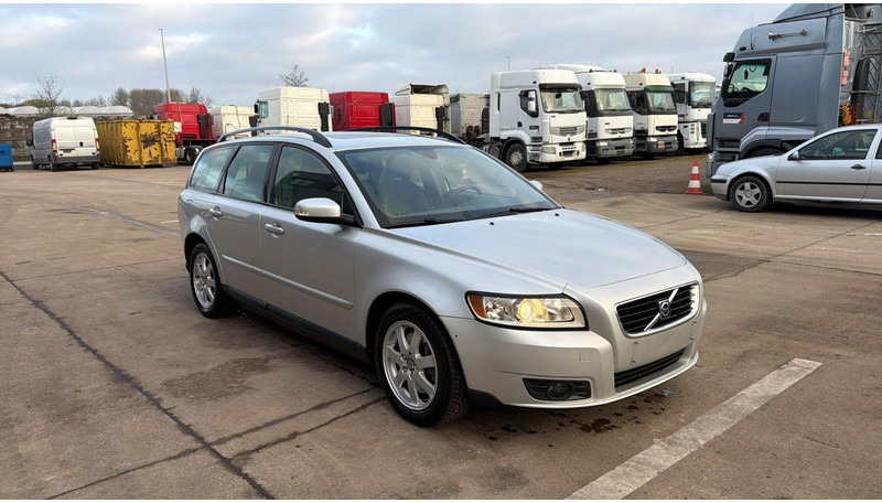 Volvo V50 (BELGIAN CAR / AIRCO / AUTOMATIC GEARBOX / EURO 5) - سيارة: صور 3 Volvo V50 (BELGIAN CAR / AIRCO / AUTOMATIC GEARBOX / EURO 5) - سيارة: صور 3