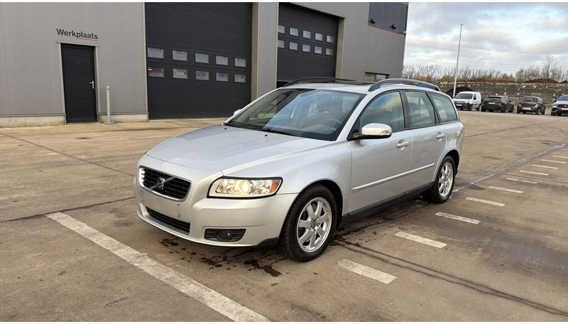 Volvo V50 (BELGIAN CAR / AIRCO / AUTOMATIC GEARBOX / EURO 5) - سيارة: صور 1 Volvo V50 (BELGIAN CAR / AIRCO / AUTOMATIC GEARBOX / EURO 5) - سيارة: صور 1