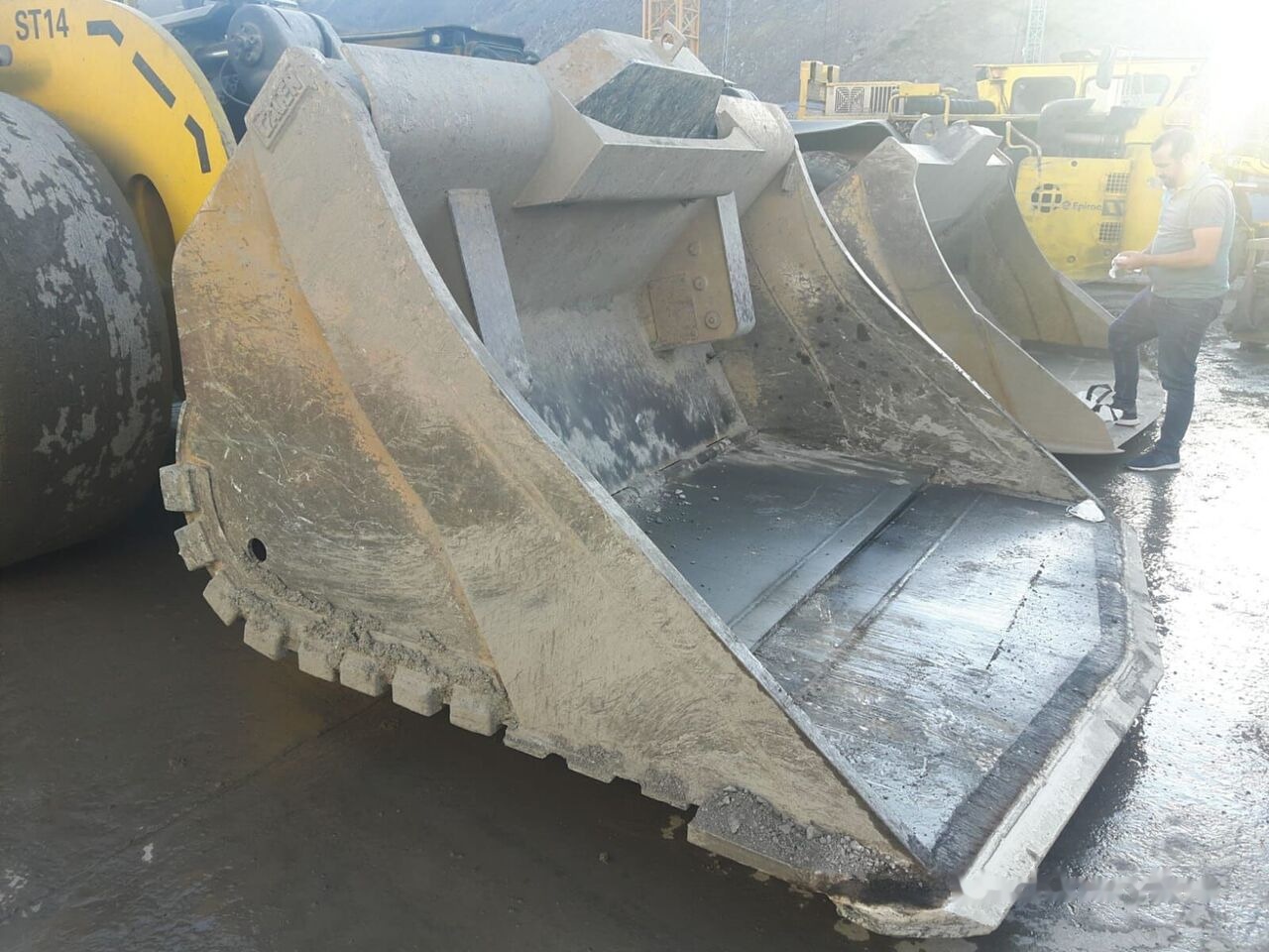 Atlas Copco Underground Mining Bucket(Push-Blade) - بكت شيول: صور 1 Atlas Copco Underground Mining Bucket(Push-Blade) - بكت شيول: صور 1