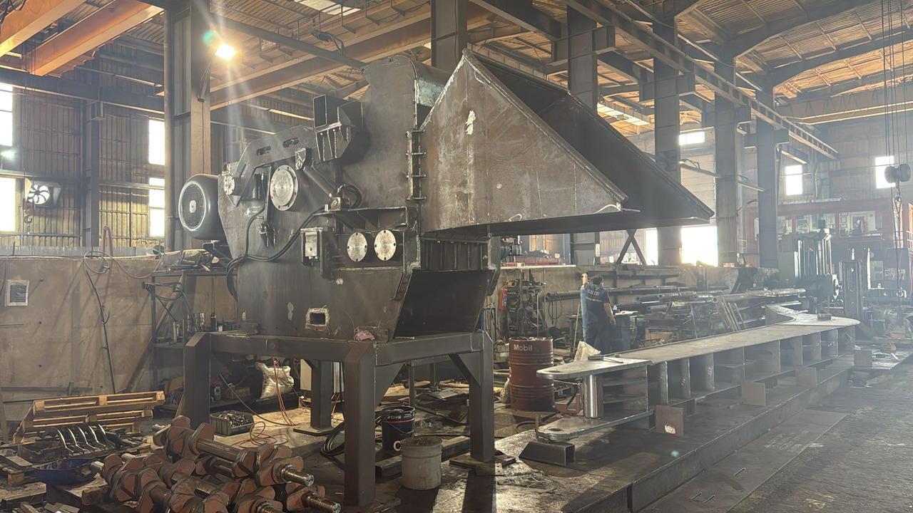 GALEN Wood Chipper from STOCK - ماكينة تقطيع الأغصان: صور 2 GALEN Wood Chipper from STOCK - ماكينة تقطيع الأغصان: صور 2