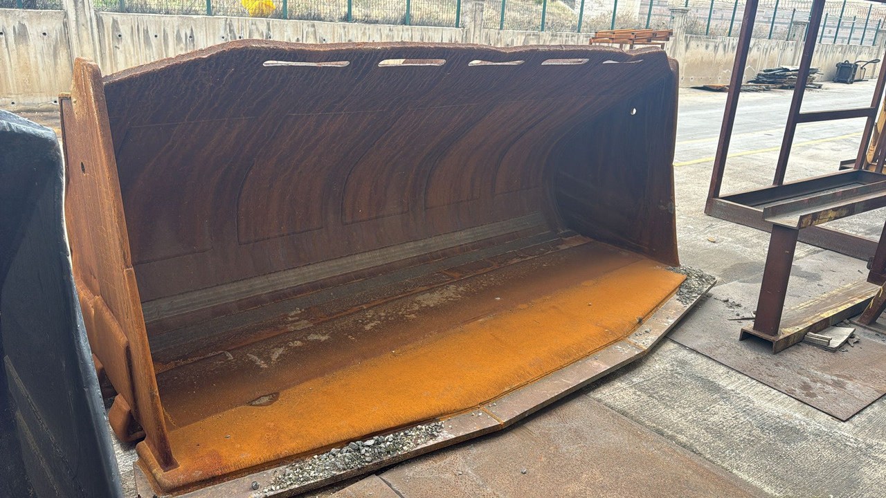 KOMATSU WA500 Loading Bucket - بكت شيول: صور 1 KOMATSU WA500 Loading Bucket - بكت شيول: صور 1