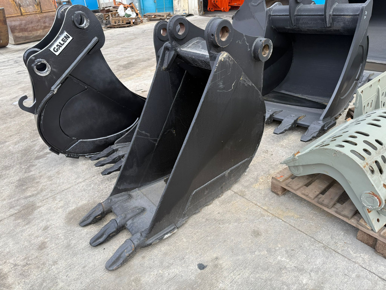Komatsu PC200 - بكت حفار - آلات البناء: صور 3 Komatsu PC200 - بكت حفار - آلات البناء: صور 3