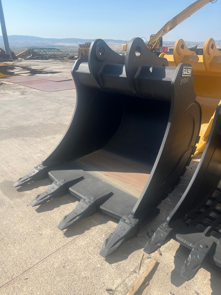 Sumitomo SH350 Bucket from stock - بكت حفار - حفارات زحافة: صور 2 Sumitomo SH350 Bucket from stock - بكت حفار - حفارات زحافة: صور 2