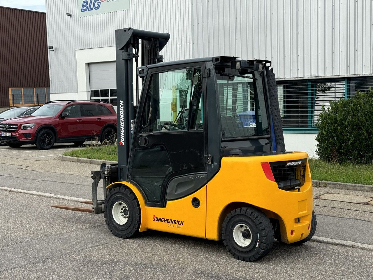 Jungheinrich DFG 430s 600DZ 3t Triplex 6m Zinkenverst. Seiten - رافعة شوكية ديزل: صور 5 Jungheinrich DFG 430s 600DZ 3t Triplex 6m Zinkenverst. Seiten - رافعة شوكية ديزل: صور 5