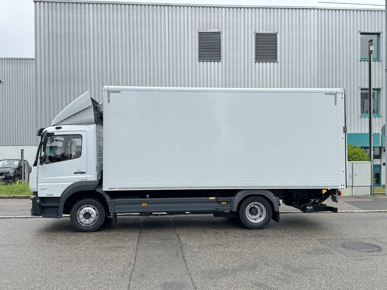 Mercedes-Benz Atego 1221 L Koffer 6,1m LBW AHK Klima TOP - بصندوق مغلق شاحنة: صور 4 Mercedes-Benz Atego 1221 L Koffer 6,1m LBW AHK Klima TOP - بصندوق مغلق شاحنة: صور 4