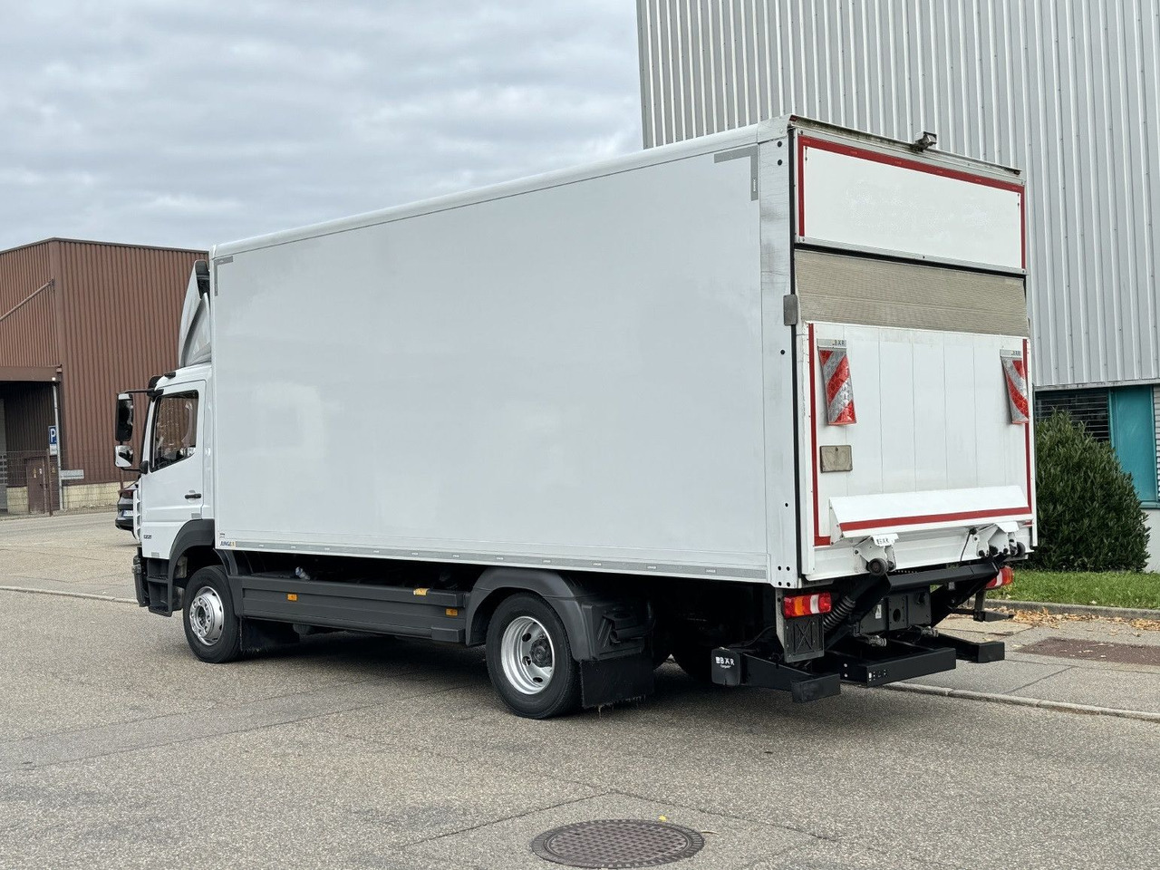 Mercedes-Benz Atego 1221 L Koffer 6,1m LBW AHK Klima TOP - بصندوق مغلق شاحنة: صور 5 Mercedes-Benz Atego 1221 L Koffer 6,1m LBW AHK Klima TOP - بصندوق مغلق شاحنة: صور 5