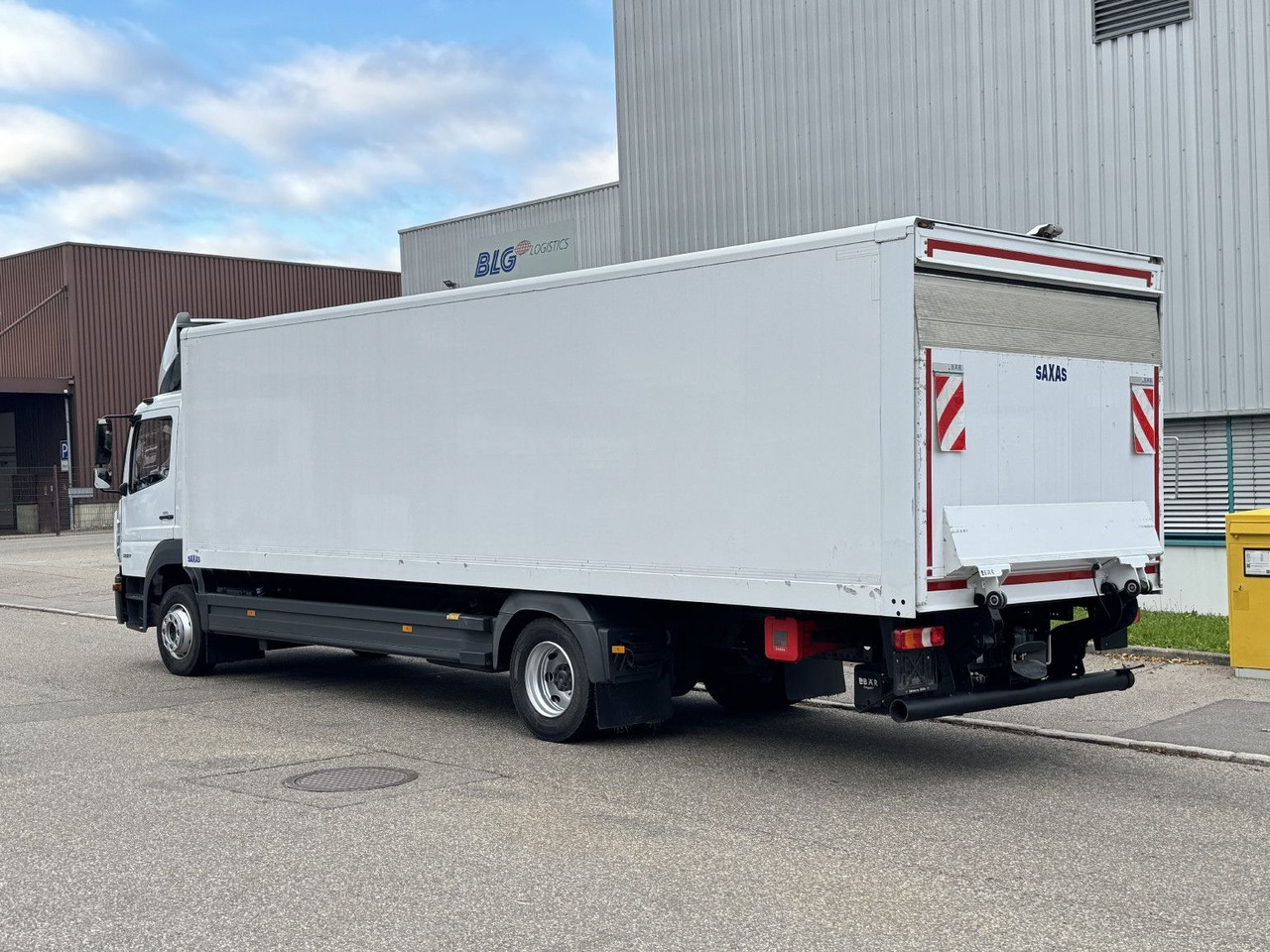 Mercedes-Benz Atego 1227L Koffer 8m LBW Klima Diff. Sperre - بصندوق مغلق شاحنة: صور 5 Mercedes-Benz Atego 1227L Koffer 8m LBW Klima Diff. Sperre - بصندوق مغلق شاحنة: صور 5