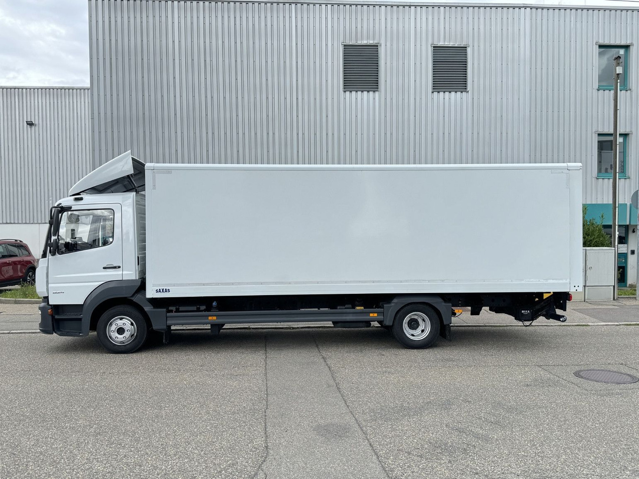 Mercedes-Benz Atego 824L Koffer 7,1m LBW Klima Diff. Sperre - الشاحنات الصغيرة صندوق مغلق: صور 4 Mercedes-Benz Atego 824L Koffer 7,1m LBW Klima Diff. Sperre - الشاحنات الصغيرة صندوق مغلق: صور 4