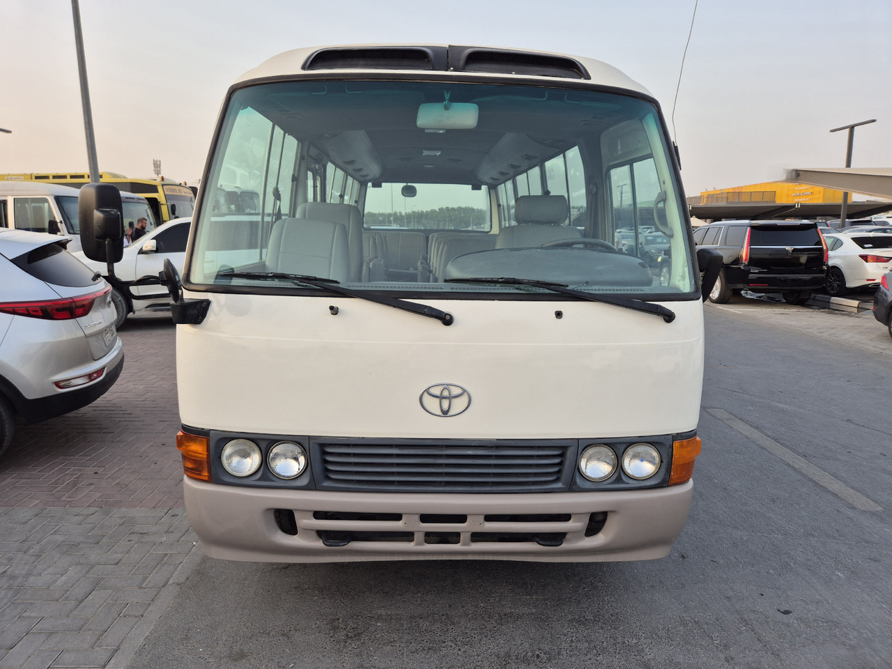 TOYOTA Coaster ... 25 places ...climatisé - صغيرة, ميكروباص: صور 4 TOYOTA Coaster ... 25 places ...climatisé - صغيرة, ميكروباص: صور 4