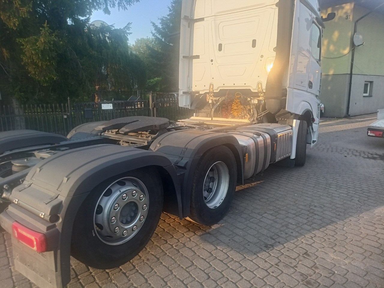 Mercedes-Benz Actros 2551 - شاحنة جرار: صور 4 Mercedes-Benz Actros 2551 - شاحنة جرار: صور 4