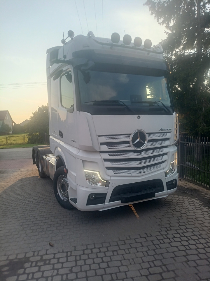 Mercedes-Benz Actros 2551 - شاحنة جرار: صور 3 Mercedes-Benz Actros 2551 - شاحنة جرار: صور 3