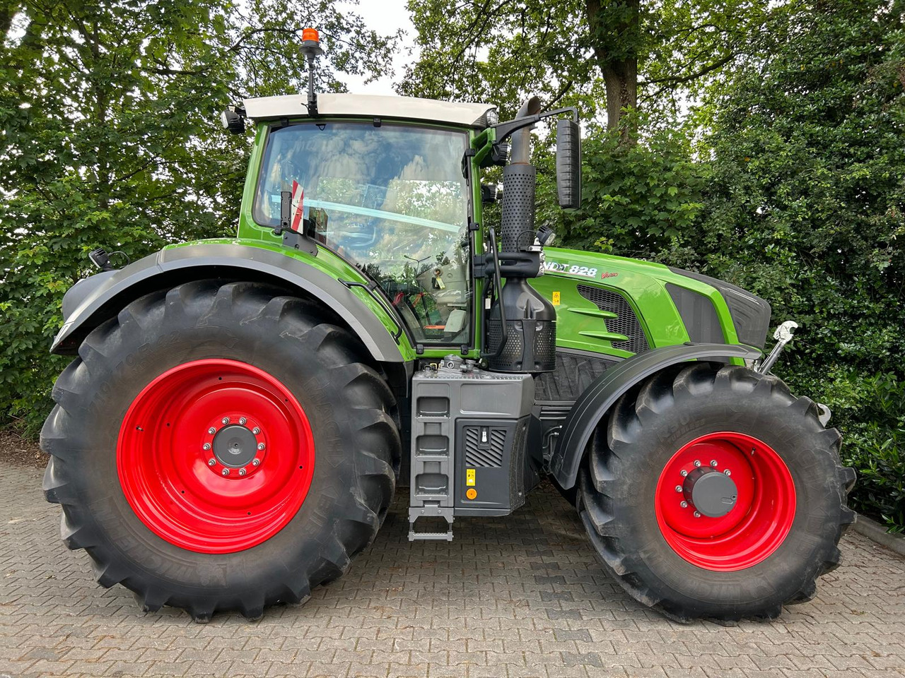FENDT 828 Vario S4 ProfiPlus - جرار: صور 2 FENDT 828 Vario S4 ProfiPlus - جرار: صور 2