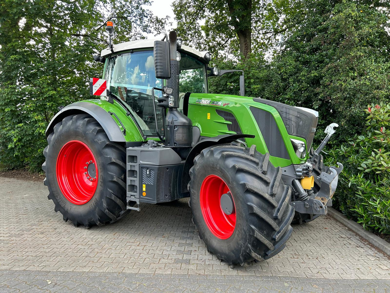 Fendt 828 Vario S4 ProfiPlus - جرار: صور 3 Fendt 828 Vario S4 ProfiPlus - جرار: صور 3