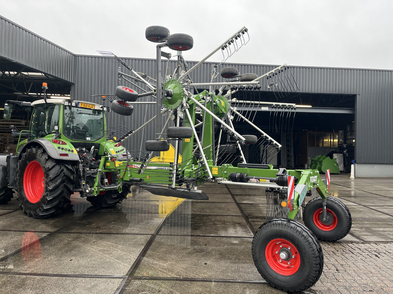 Fendt Former 880 - لمّامَة القش: صور 1 Fendt Former 880 - لمّامَة القش: صور 1