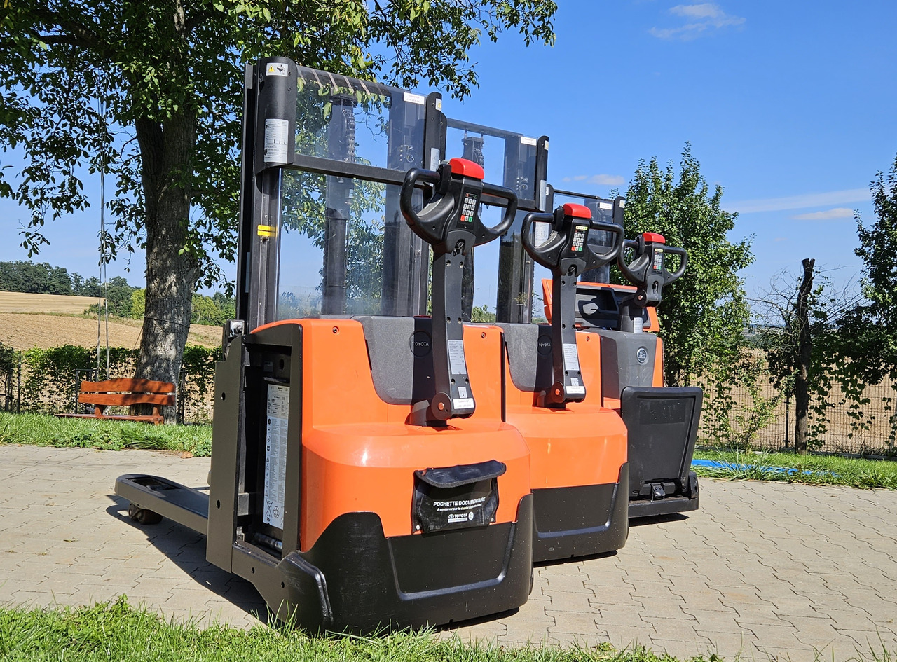 معدات تكديس BT SWE 200 Staxio Toyota Initial lift, wstępne podnoszenie wideł, niski maszt: صور 9