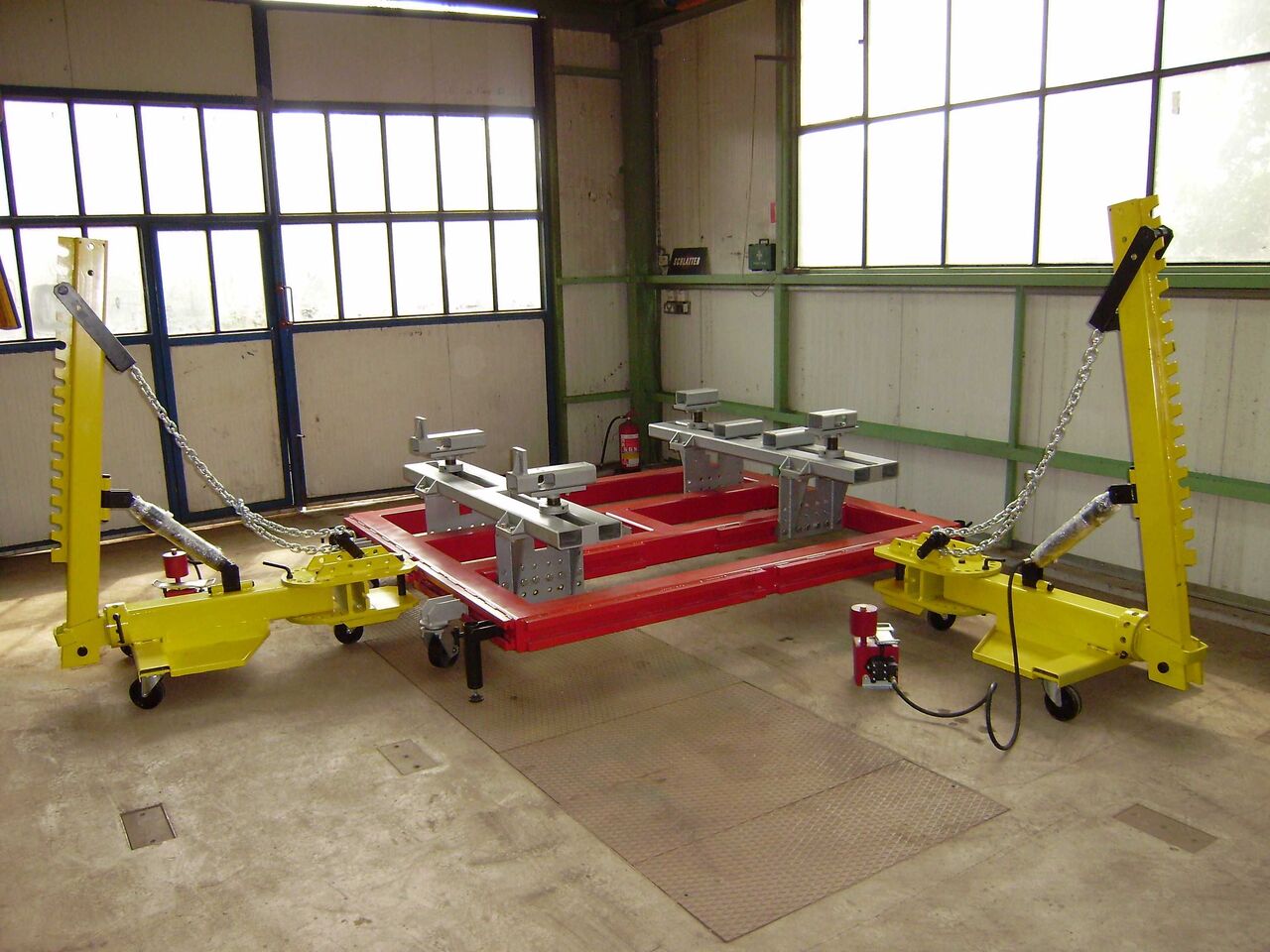 Frame for Truck Cabin Repair / Rahmen für die Reparatur von Lkw-Fahrerhäusern / Rám pro opravu kabin nákladních vozidel / Cadru pentru repararea cabinelor camioanelor - شاحنة جرار: صور 3 Frame for Truck Cabin Repair / Rahmen für die Reparatur von Lkw-Fahrerhäusern / Rám pro opravu kabin nákladních vozidel / Cadru pentru repararea cabinelor camioanelor - شاحنة جرار: صور 3