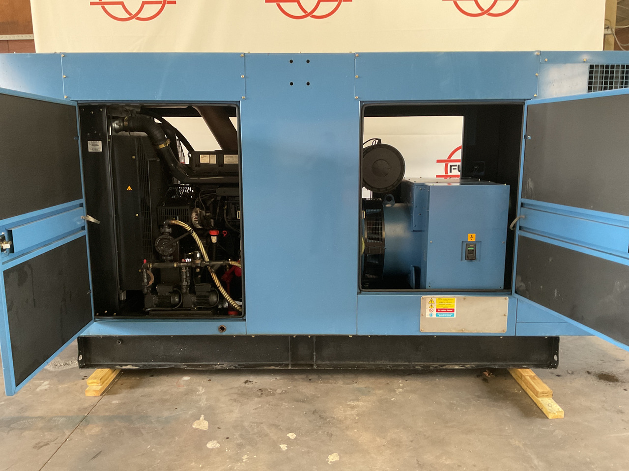 Volvo 500KVA, Generatorset. Like brand new. 98 Running hours since new! - مجموعة المولدات: صور 1 Volvo 500KVA, Generatorset. Like brand new. 98 Running hours since new! - مجموعة المولدات: صور 1