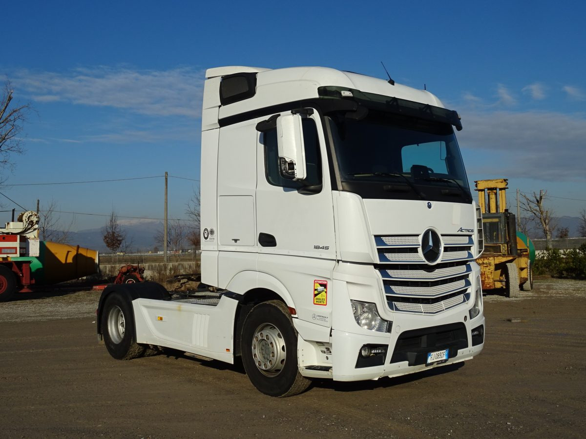 MERCEDES ACTROS 1845 - شاحنة جرار: صور 3 MERCEDES ACTROS 1845 - شاحنة جرار: صور 3