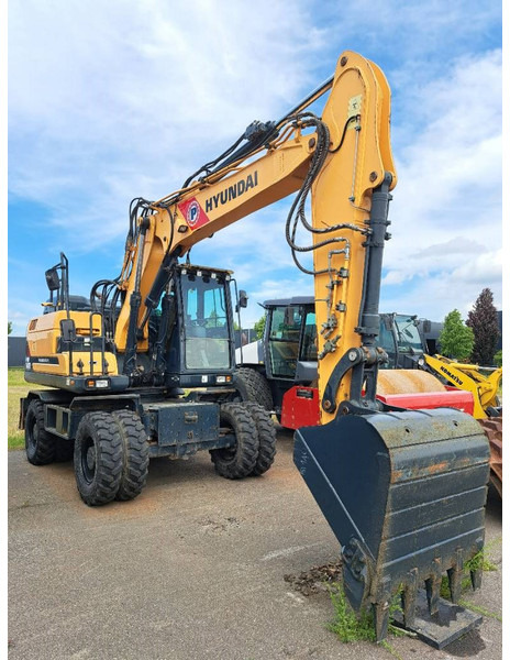 Hyundai HW 140 - حفارة على عجلات: صور 5 Hyundai HW 140 - حفارة على عجلات: صور 5