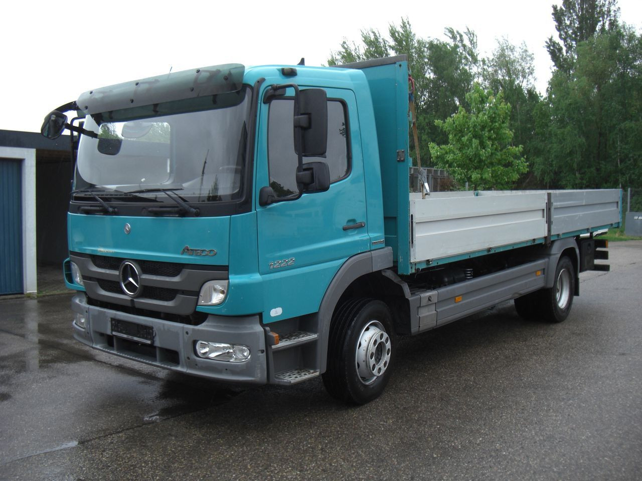 Mercedes-Benz 1222 Atego - شاحنات مسطحة: صور 1 Mercedes-Benz 1222 Atego - شاحنات مسطحة: صور 1