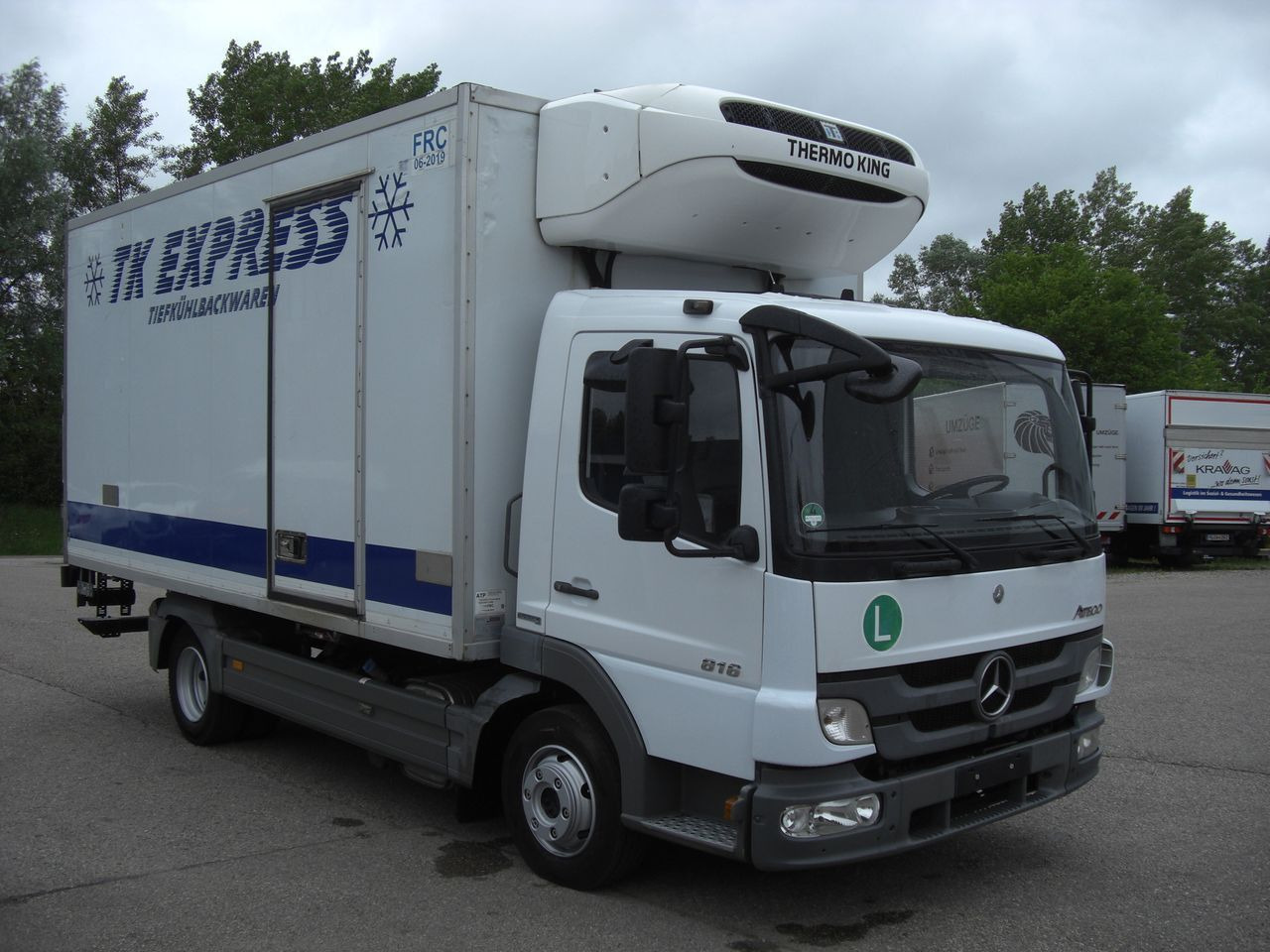 Mercedes-Benz 816 / Tiefkühler / LBW Mercedes-Benz 816 / Tiefkühler / LBW - الشاحنات الصغيرة المبردة: صور 2 Mercedes-Benz 816 / Tiefkühler / LBW Mercedes-Benz 816 / Tiefkühler / LBW - الشاحنات الصغيرة المبردة: صور 2