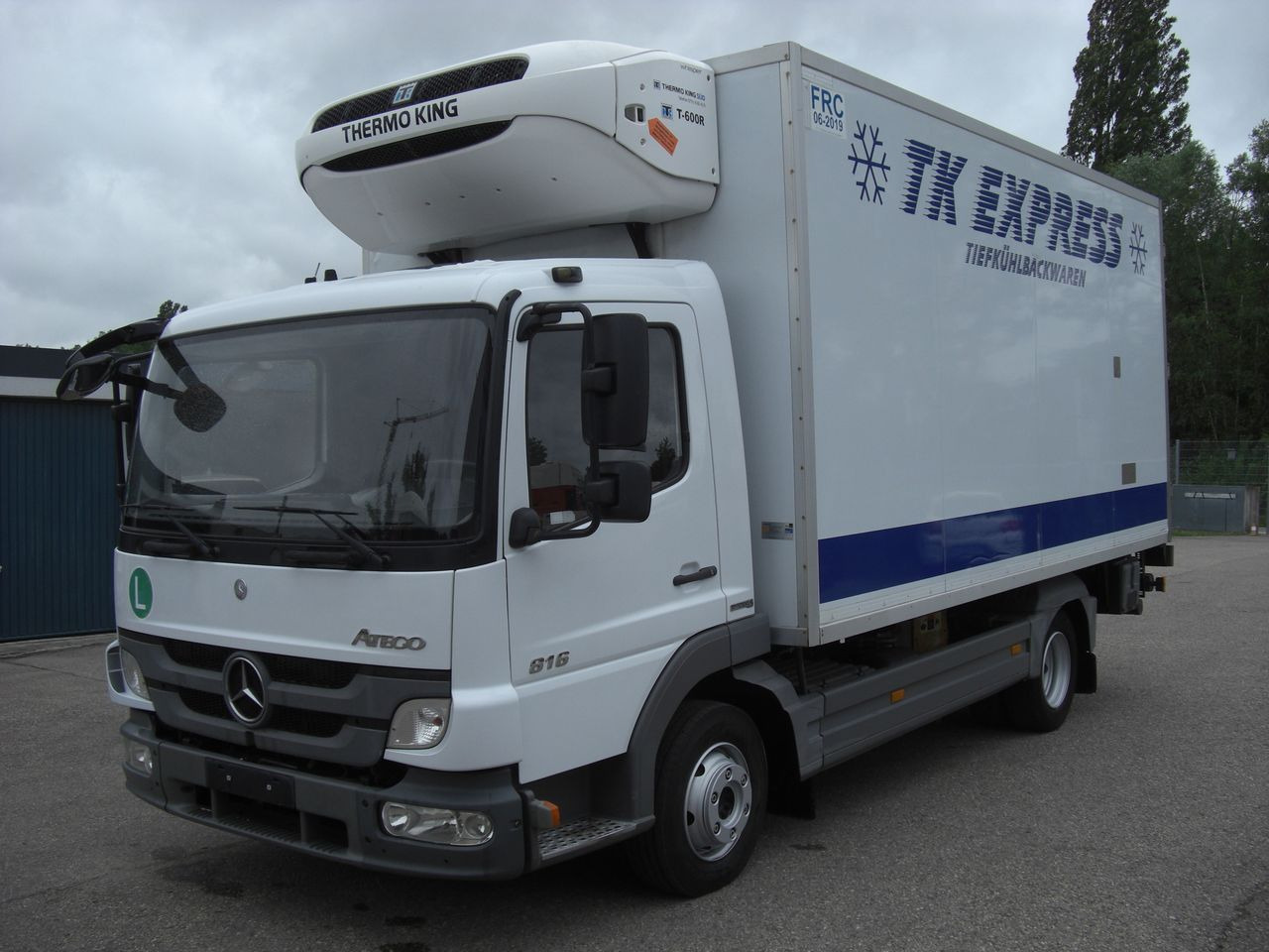 Mercedes-Benz 816 / Tiefkühler / LBW Mercedes-Benz 816 / Tiefkühler / LBW - الشاحنات الصغيرة المبردة: صور 1 Mercedes-Benz 816 / Tiefkühler / LBW Mercedes-Benz 816 / Tiefkühler / LBW - الشاحنات الصغيرة المبردة: صور 1
