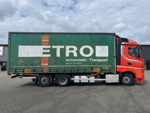 Mercedes Benz Actros 2642 6x2 Mega BDF met zeilbak - شاحنة ستارة: صور 5 Mercedes Benz Actros 2642 6x2 Mega BDF met zeilbak - شاحنة ستارة: صور 5