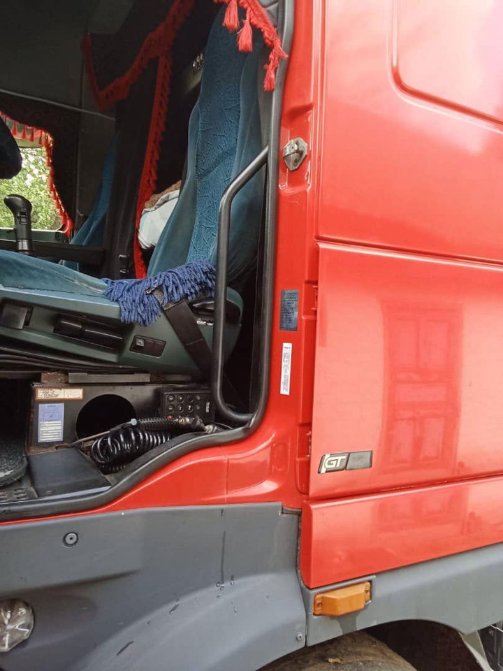DAF XF 95.430 Tractor unit - شاحنة جرار: صور 4 DAF XF 95.430 Tractor unit - شاحنة جرار: صور 4