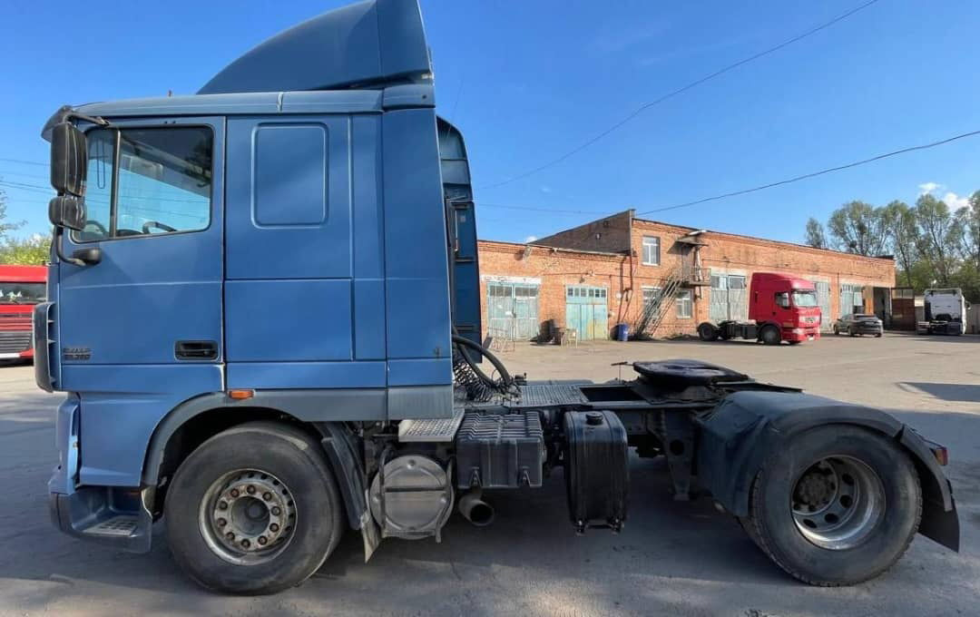 DAF XF 95.430 Tractor unit - شاحنة جرار: صور 3 DAF XF 95.430 Tractor unit - شاحنة جرار: صور 3