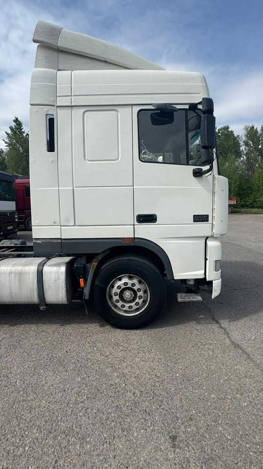 DAF XF 95 Tractor unit - شاحنة جرار: صور 3 DAF XF 95 Tractor unit - شاحنة جرار: صور 3