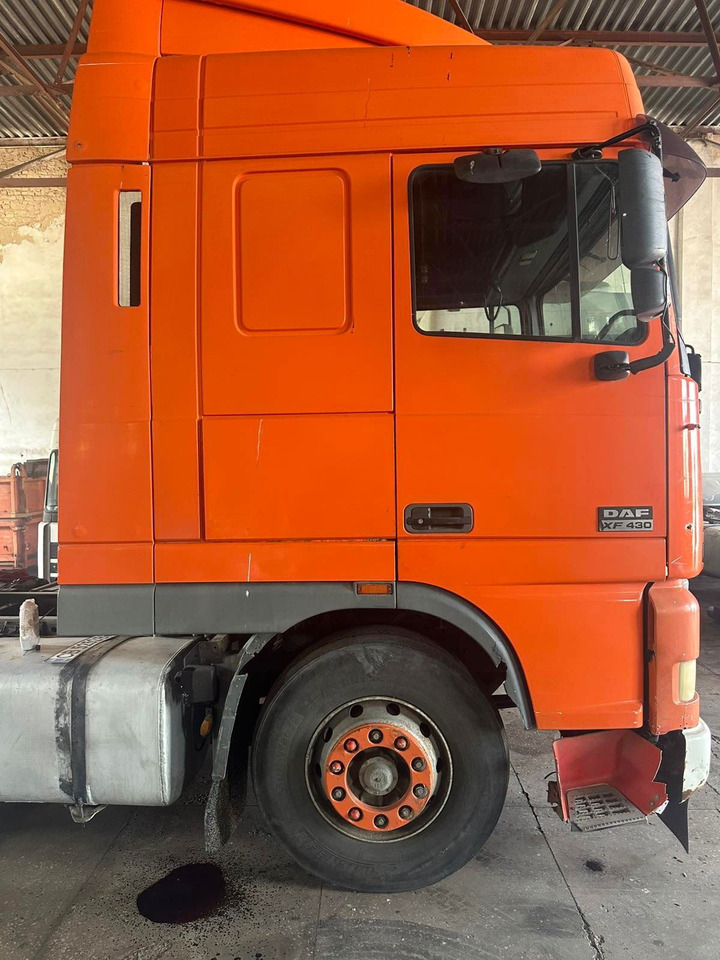 DAF XF 95 Tractor unit - شاحنة جرار: صور 3 DAF XF 95 Tractor unit - شاحنة جرار: صور 3
