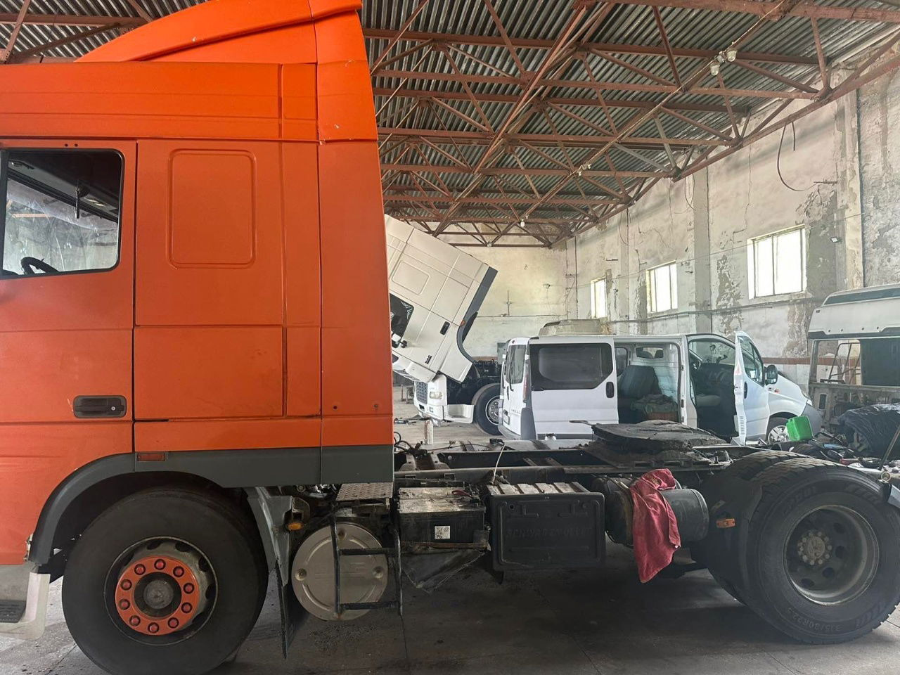 DAF XF 95 Tractor unit - شاحنة جرار: صور 4 DAF XF 95 Tractor unit - شاحنة جرار: صور 4