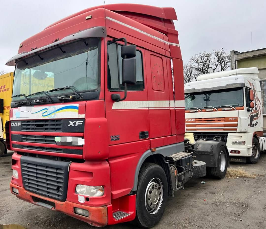 DAF XF 95 - شاحنة جرار: صور 1 DAF XF 95 - شاحنة جرار: صور 1