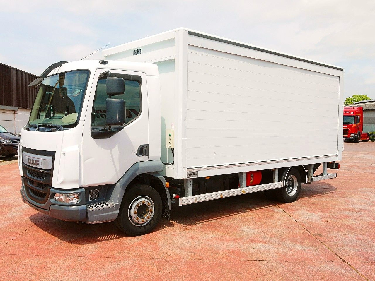 DAF LF 180 12 GETRANKENWAGEN LBW LUFT - نقل الشراب شاحنة: صور 4 DAF LF 180 12 GETRANKENWAGEN LBW LUFT - نقل الشراب شاحنة: صور 4