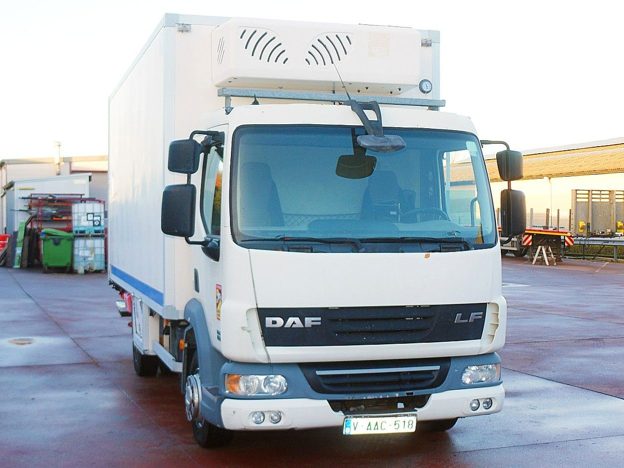 DAF LF 45.160 ISOTHERM KOFFER LADEBORDWAND - مبردة شاحنة: صور 1 DAF LF 45.160 ISOTHERM KOFFER LADEBORDWAND - مبردة شاحنة: صور 1