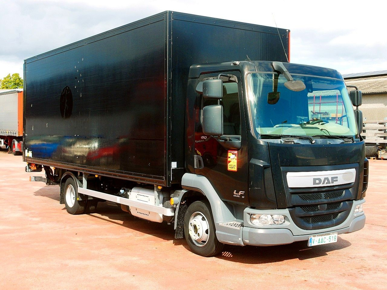 DAF LF FA 180 MEUBEL KOFFER LBW LUFT FEDERUNG AIRCO - بصندوق مغلق شاحنة: صور 2 DAF LF FA 180 MEUBEL KOFFER LBW LUFT FEDERUNG AIRCO - بصندوق مغلق شاحنة: صور 2