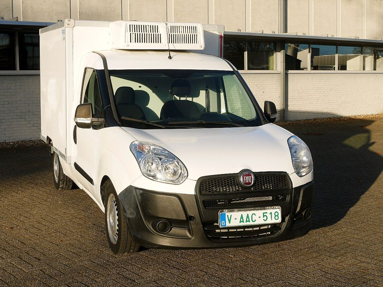 Fiat DOBLO 1.6 KUHLKOFFER CARRIER XARIOS -20 / AIRCO - الشاحنات الصغيرة المبردة: صور 1 Fiat DOBLO 1.6 KUHLKOFFER CARRIER XARIOS -20 / AIRCO - الشاحنات الصغيرة المبردة: صور 1