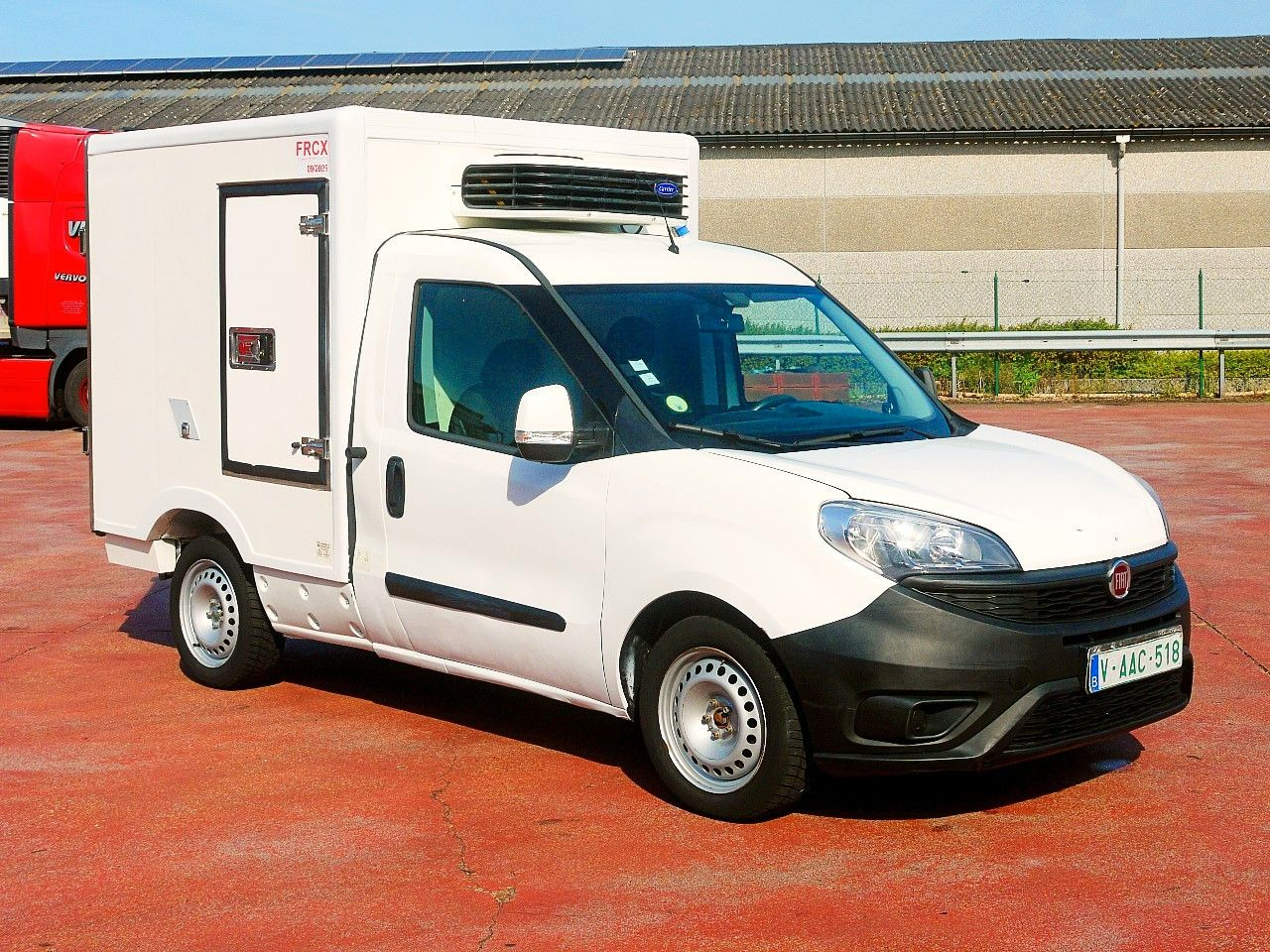 Fiat DOBLO 1.6 KUHLKOFFER CARRIER XARIOS -20c A/C - الشاحنات الصغيرة المبردة: صور 2 Fiat DOBLO 1.6 KUHLKOFFER CARRIER XARIOS -20c A/C - الشاحنات الصغيرة المبردة: صور 2