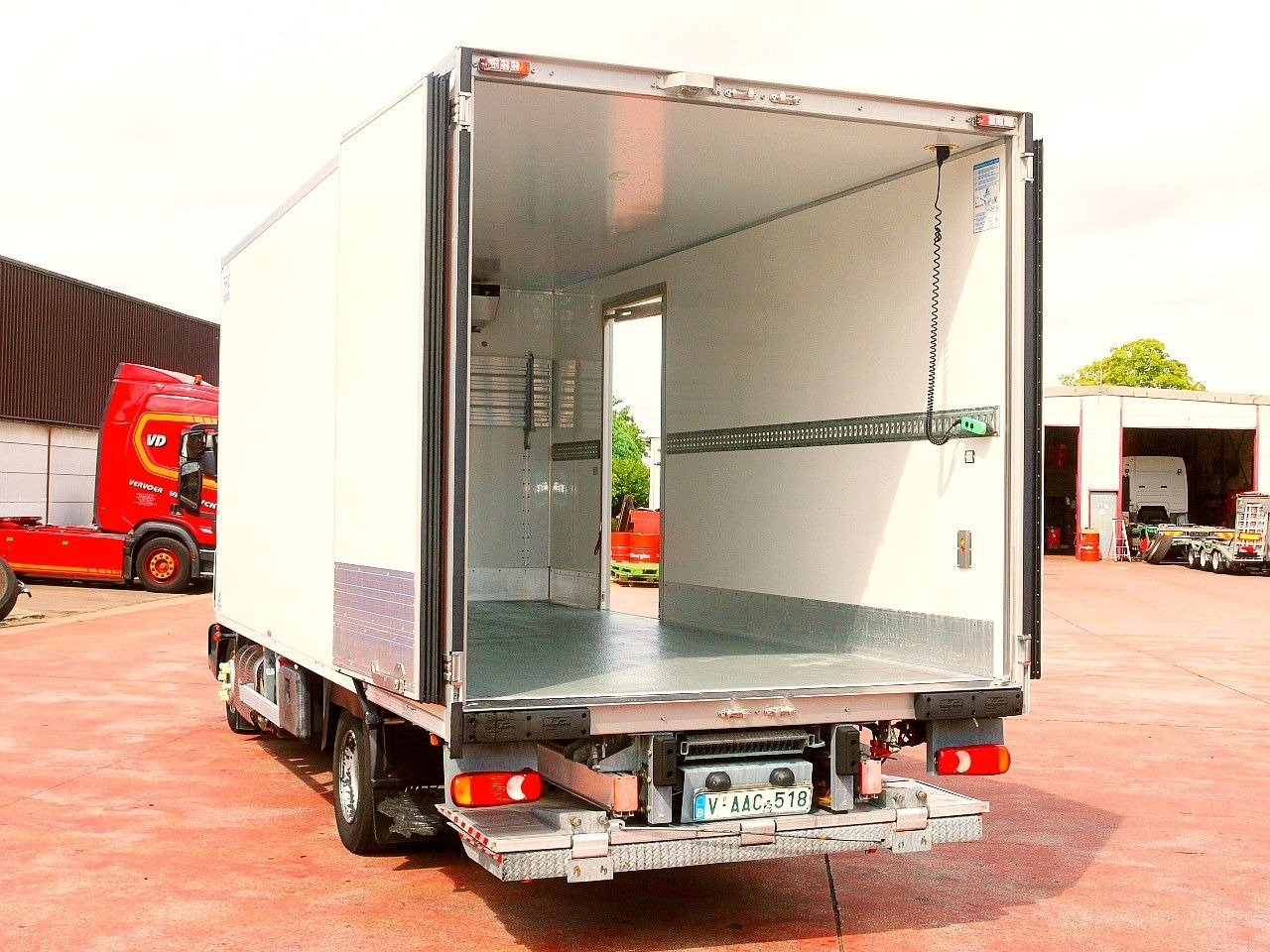 مبردة شاحنة Iveco 100E19 KUHLKOFFER CARRIER SUPRA 550 luft fed A/C: صور 8 مبردة شاحنة Iveco 100E19 KUHLKOFFER CARRIER SUPRA 550 luft fed A/C: صور 8
