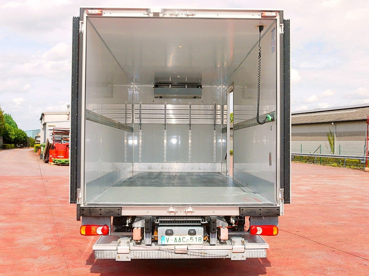 مبردة شاحنة Iveco 100E19 KUHLKOFFER CARRIER SUPRA 550 luft fed A/C: صور 9 مبردة شاحنة Iveco 100E19 KUHLKOFFER CARRIER SUPRA 550 luft fed A/C: صور 9