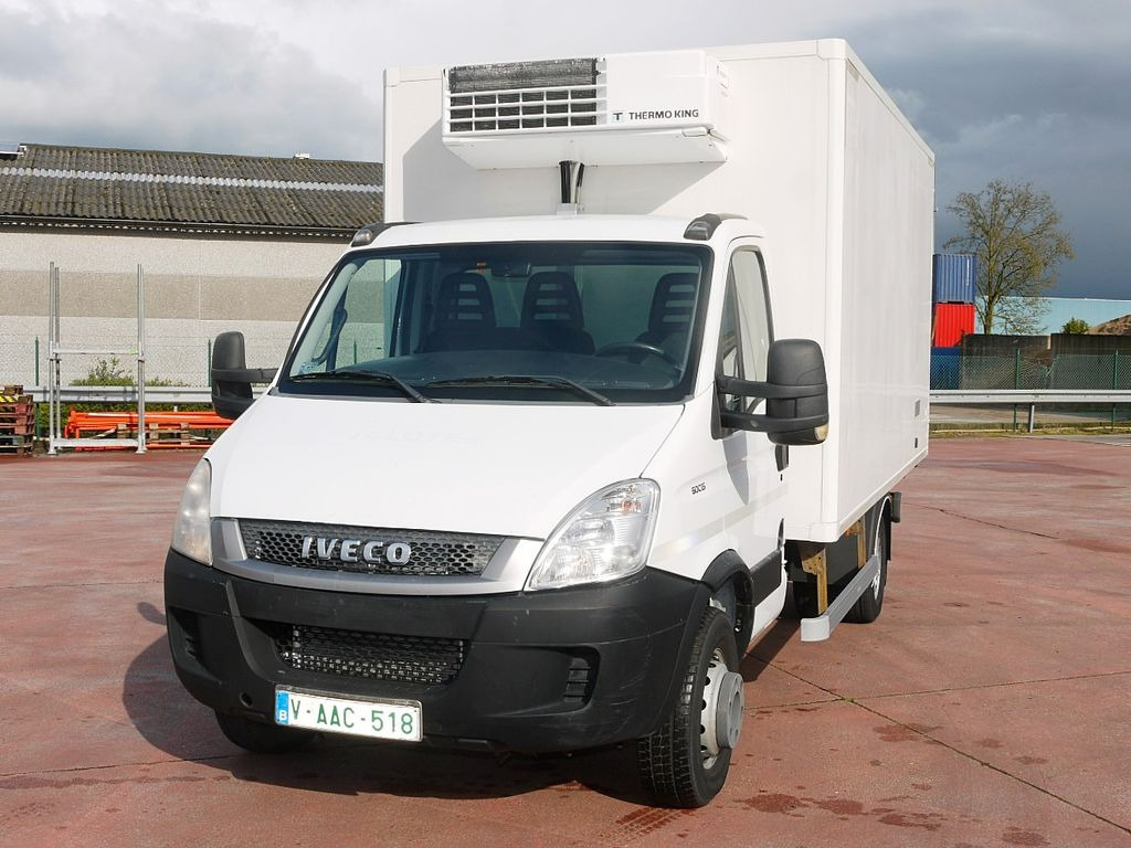 Iveco 60C15 65 70 DAILY KUHLKOFFER THERMOKING V500 A/C Iveco 60C15 65 70 DAILY KUHLKOFFER THERMOKING V500 A/C - الشاحنات الصغيرة المبردة: صور 5 Iveco 60C15 65 70 DAILY KUHLKOFFER THERMOKING V500 A/C Iveco 60C15 65 70 DAILY KUHLKOFFER THERMOKING V500 A/C - الشاحنات الصغيرة المبردة: صور 5