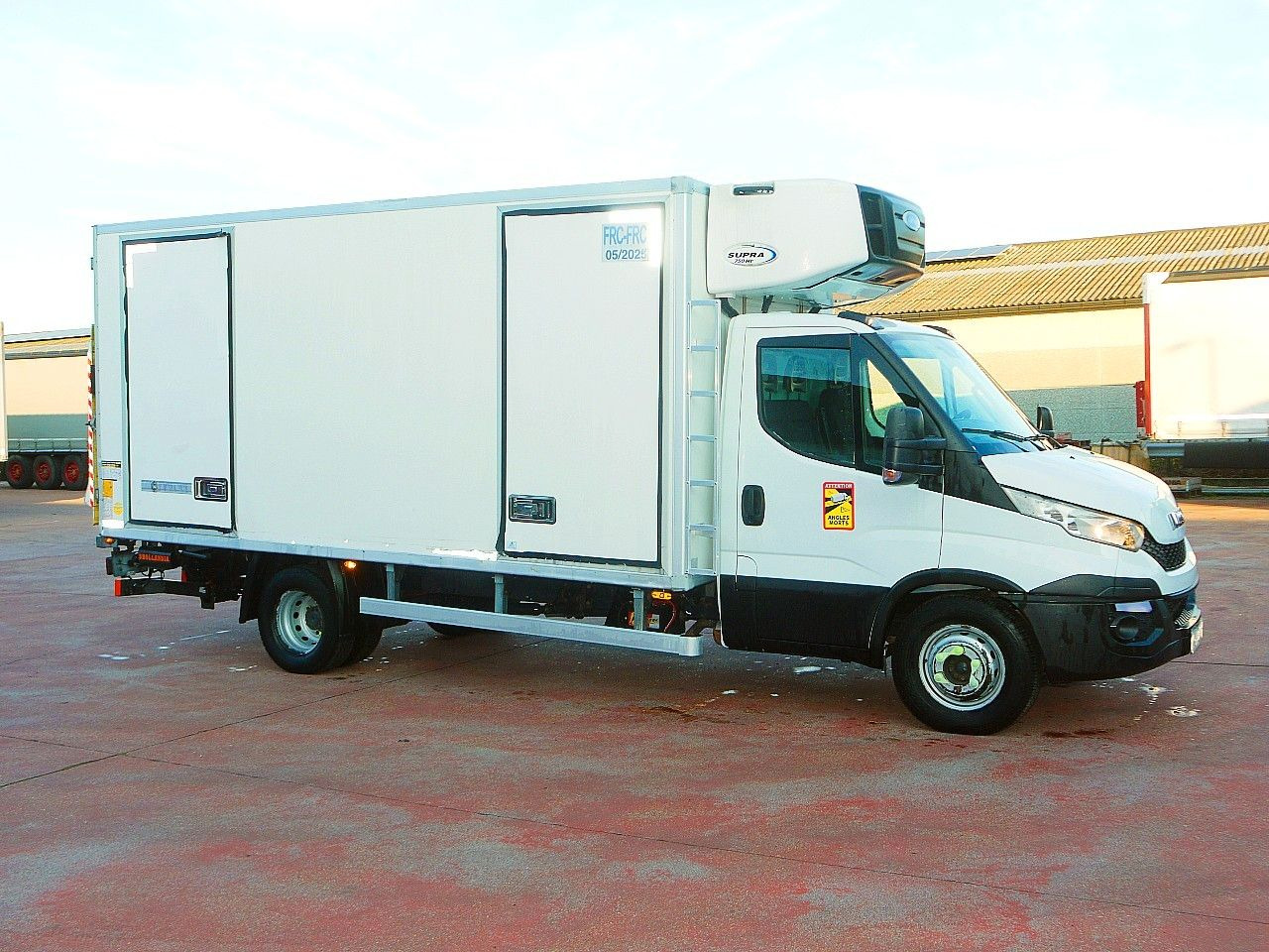 Iveco 70C17 DAILY KUHLKOFFER CARRIER SUPRA 750 MULTi - الشاحنات الصغيرة المبردة: صور 3 Iveco 70C17 DAILY KUHLKOFFER CARRIER SUPRA 750 MULTi - الشاحنات الصغيرة المبردة: صور 3